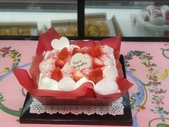 一口幸福草莓慕斯-巴黎贝甜(宜山路店)