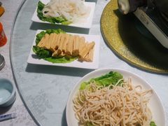 -茸梅路右拐龙虾-农家菜(松江店)