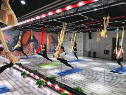 -STUDIO E POLE DANCE