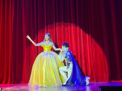 -金东尼人妖秀