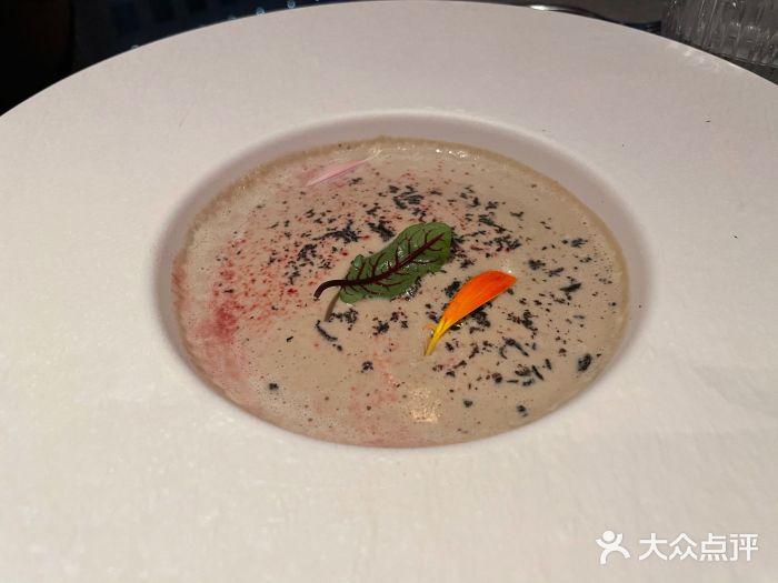 Da Ivo哒伊沃意大利魔镜餐厅(外滩12号店)混合菌菇浓汤配新鲜黑松露图片