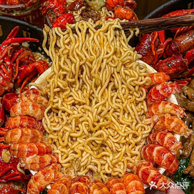 谁能拒绝这一口小龙虾拌面啊…
