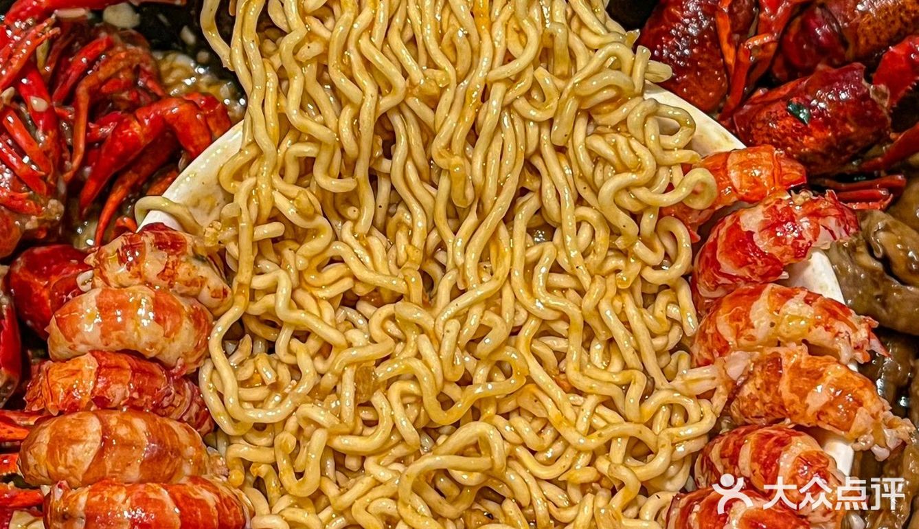 谁能拒绝这一口小龙虾拌面啊…