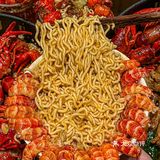 谁能拒绝这一口小龙虾拌面啊…