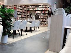 -钟书阁(群光广场店)
