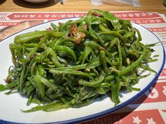 鲜豆角丝炒肉-姥姥家春饼店(佳亿时尚广场店)