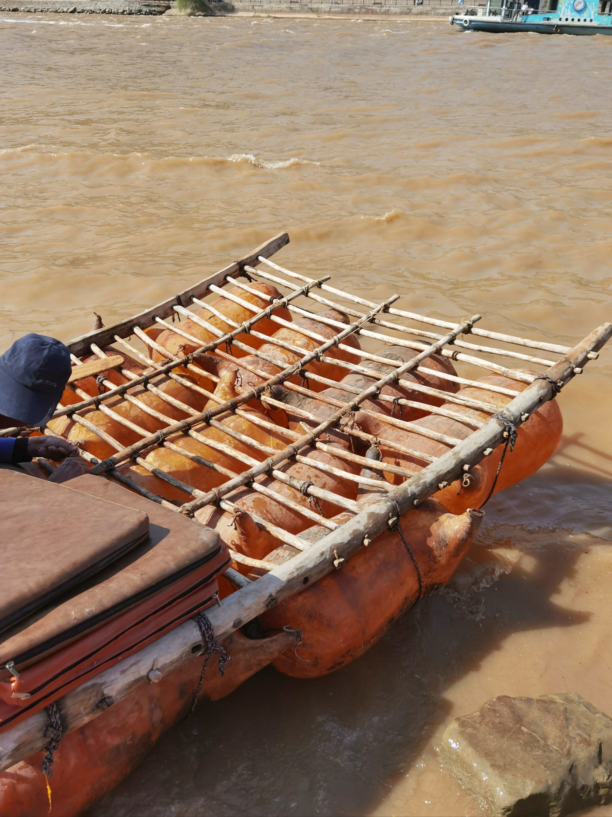 到兰州必做的几件事 97羊皮筏子黄河漂流