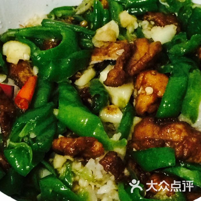 辣椒炒肉蓋澆飯 sy_小青草 昊強0918