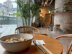 靠窗位-FUNK & KALE BY WAGAS(长宁尚嘉)