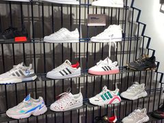 -阿迪达斯(武林银泰三叶草店)