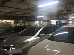 -百联中环购物广场-停车场