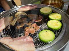 -围炉肉舍•炭烤活鳗•丹东海鲜烤肉(步行街店)