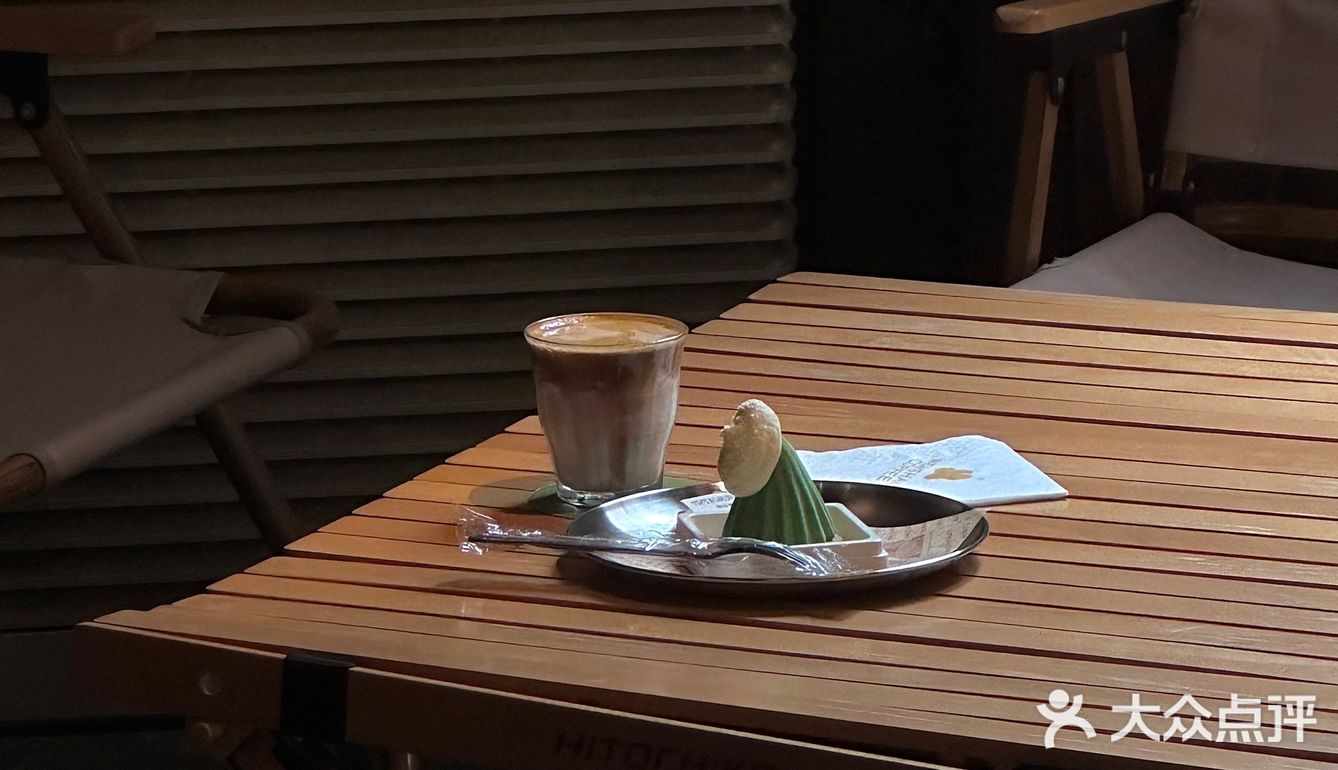 属于小镇咖啡馆的春和景明