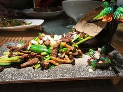 椰皇牛肉粒-渔太泰漓江小馆·广西融合菜(西街店)