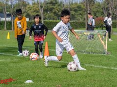 -Riverside河畔少儿足球培训(前滩店)