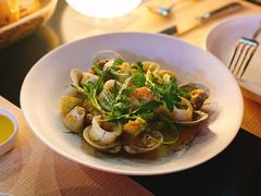 温热海鲜沙拉配牛油果-Mercato莫卡多露台餐厅与酒吧(K11店)
