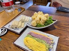 -毛辣果·贵州红酸汤牛肉火锅(西单店)
