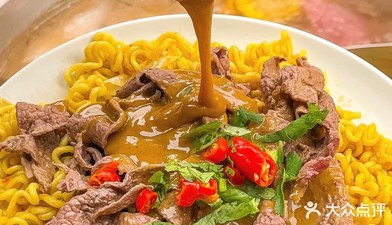 上海plmm谁还没吃过🍜牛肉沙茶拌面巨巨巨香！