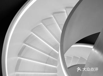 今日分享 760㎡黑白极简别墅，诗意又高级