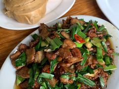红糖馒头配秘制回锅肉-凯华海鲜火锅·传承三十六年
