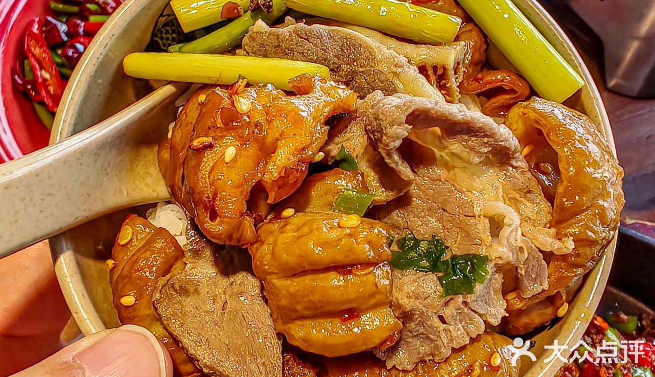 龙洞美食街｜高性价比的地道乐山跷脚牛肉，人均60不到‼️