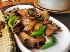 大脚菌炒腊肉-郑件洋芋饭庄