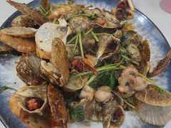 -一口猪海鲜浑锅·东北家常菜