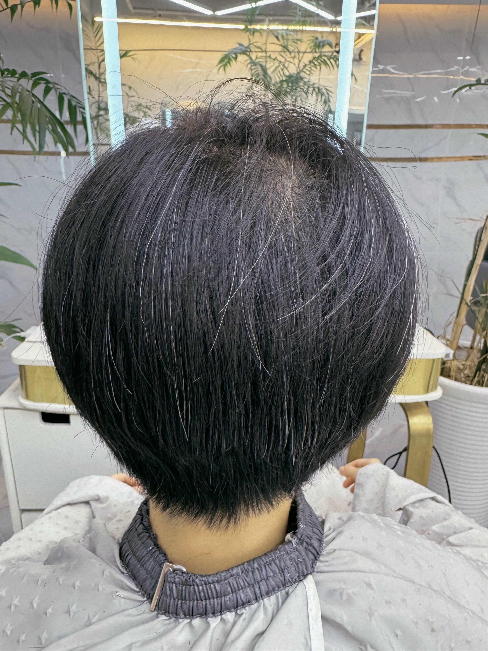 蘑菇型短发 后面