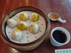 蟹粉鲜肉小笼-寄畅興·百年蟹黄面·万国建筑群(外滩27号店)