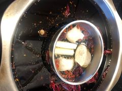 -茅草房·河畔园林火锅