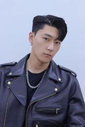 -一家只做男发烫染的店
