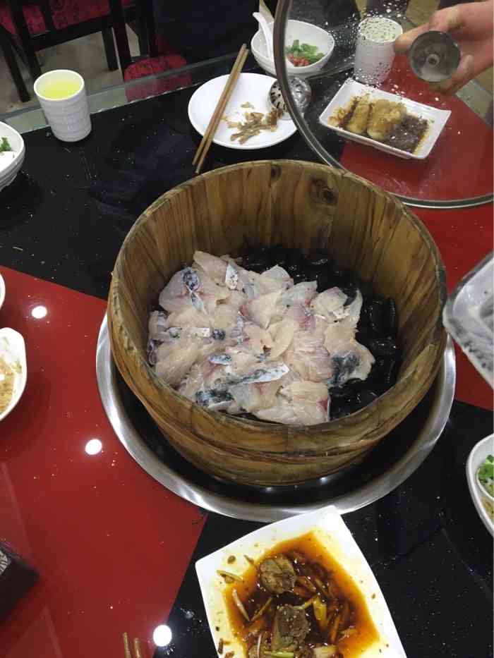 雅府正红木桶鱼-"本来好好的木桶鱼,弄成了半自助模式,说半.