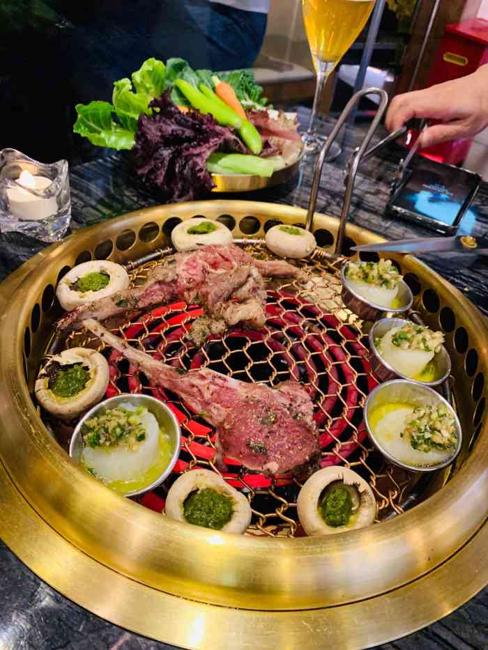 义气烤肉餐吧(大族广场店)-"真的挺高大上的 在大族t6底商 凑凑旁边.