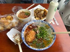 -巍山𤆵肉饵丝