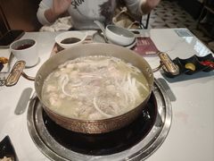 -洪氏嗨捞·广东猪肚鸡·椰子鸡火锅(西咸万象城店)