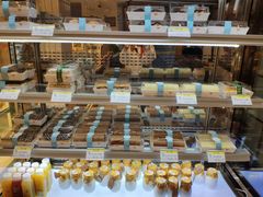 面包甜点陈列柜-老大昌(淮海中路店)