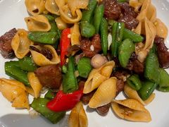 菇酱蜜豆贝壳粉炒牛柳粒-港丽餐厅(高德置地店)