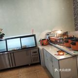 同时还有小吃，米酒汤圆、鸡蛋汤之类的，品种挺全的