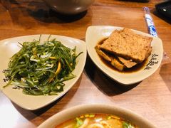 -亮亮面馆(经六路店)