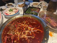 -茅草房·河畔园林火锅