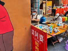 -梁阿婆廿年老牌扣肉糯米饭