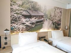 -杭州西湖湖滨银泰亚朵酒店