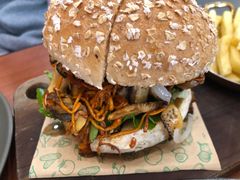 鲜香蘑菇牛肉汉堡-魏斯理汉堡(西安沣东吾悦店)