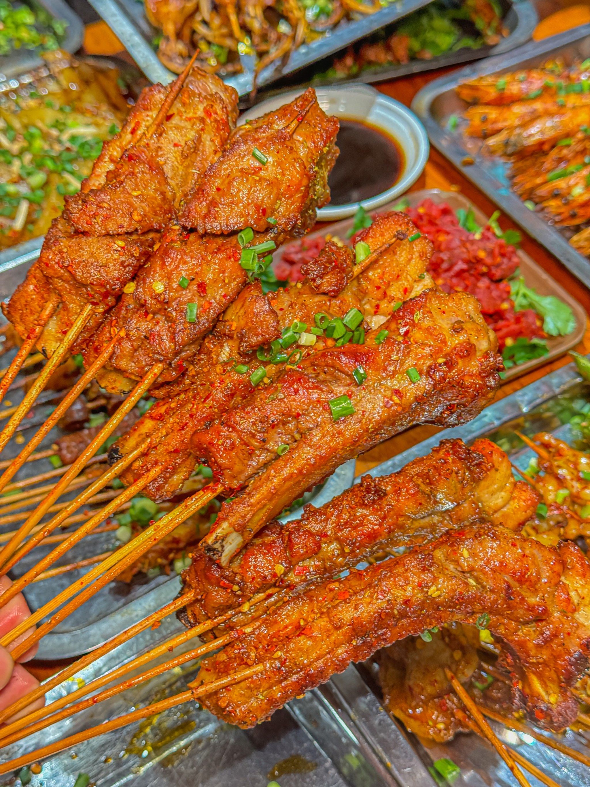 这家烧烤在我心里稳居第一!赢麻了!