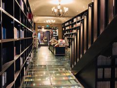 -钟书阁(松江泰晤士小镇店)