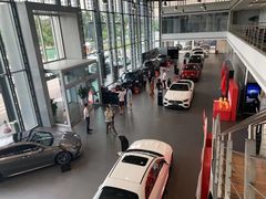 -贵州贵星奔驰4S店(观山湖店)