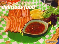 街头烤猪颈肉-泰妃殿(武汉首店)