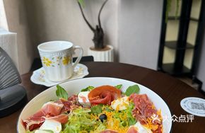 Spanish Ham Brie Salad