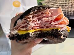 多肉狂欢火腿贝果-PAOPAO Bakery&Café(港汇店)