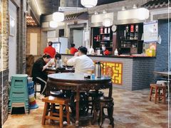 大堂-王明古法砂锅居(开化寺店)